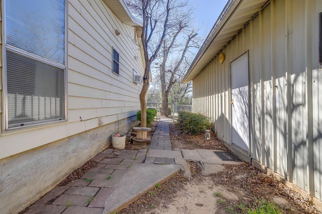 422 North 3rd Street Jacksboro, TX 76458 - Photo 35 of 40