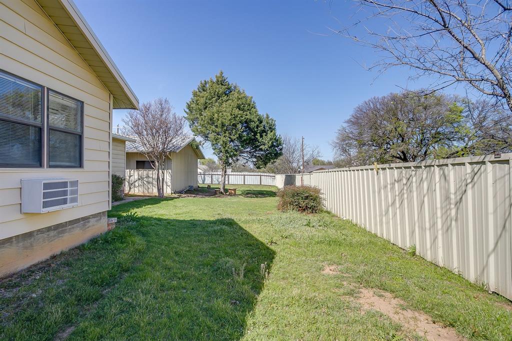 422 North 3rd Street Jacksboro, TX 76458 - Photo 37 of 40