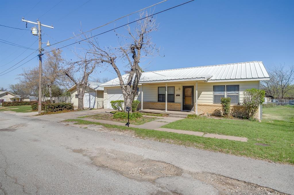 422 North 3rd Street Jacksboro, TX 76458 - Photo 5 of 40