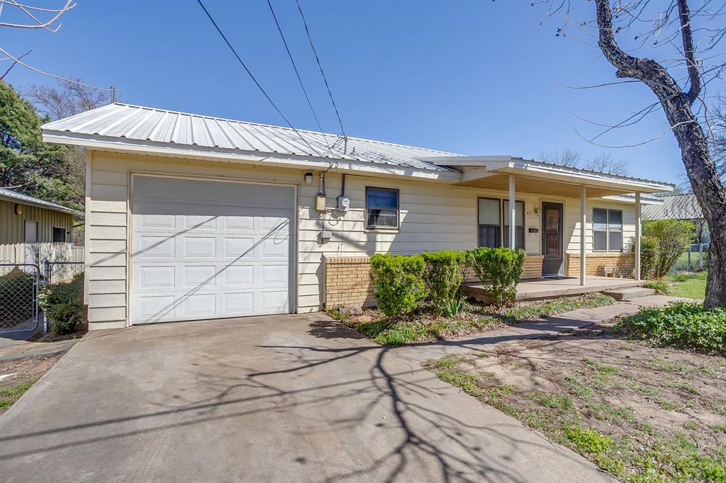 422 North 3rd Street Jacksboro, TX 76458 - Photo 9 of 40