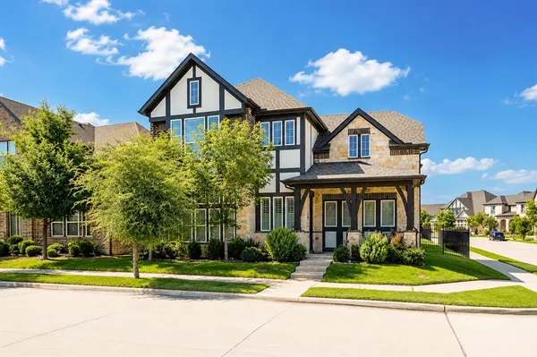 $809,000 | 1571 Amesbury Way, Farmers Branch, TX 75234