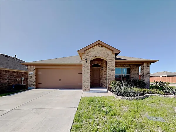 $325,000 | 900 Walls Boulevard, Crowley, TX 76036