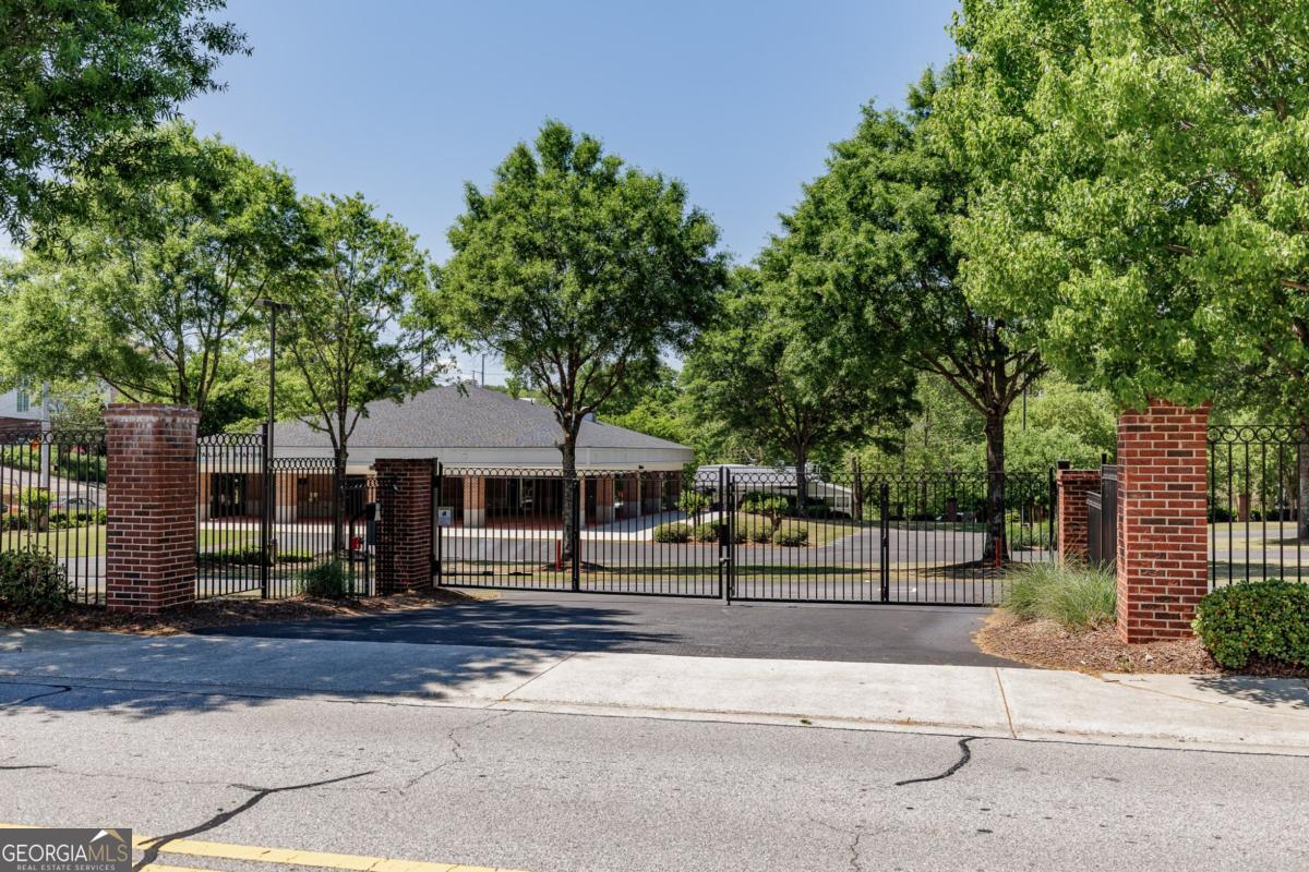 225 Oak Street, Unit 144 Athens, GA 30601 - Photo 21 of 23 a front view of a house with a garden