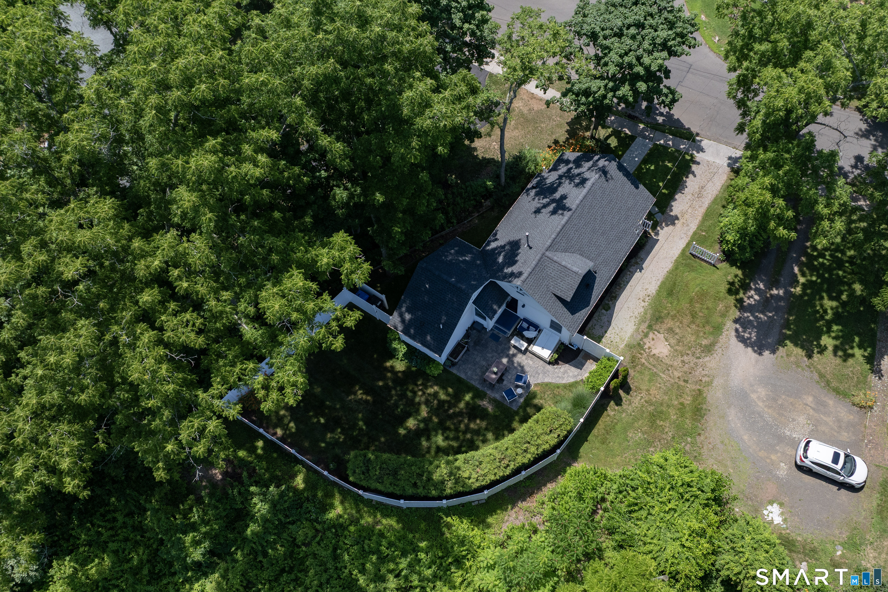 98 Union Street Guilford, CT 06437 - Photo 3 of 35