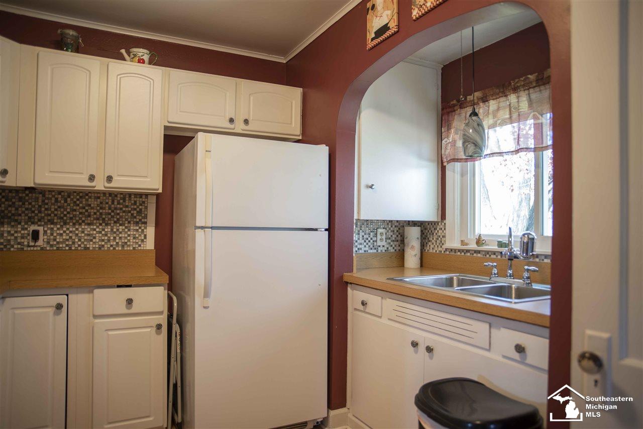 9073 Grafton Road Carleton, MI 48117 - Photo 11 of 23