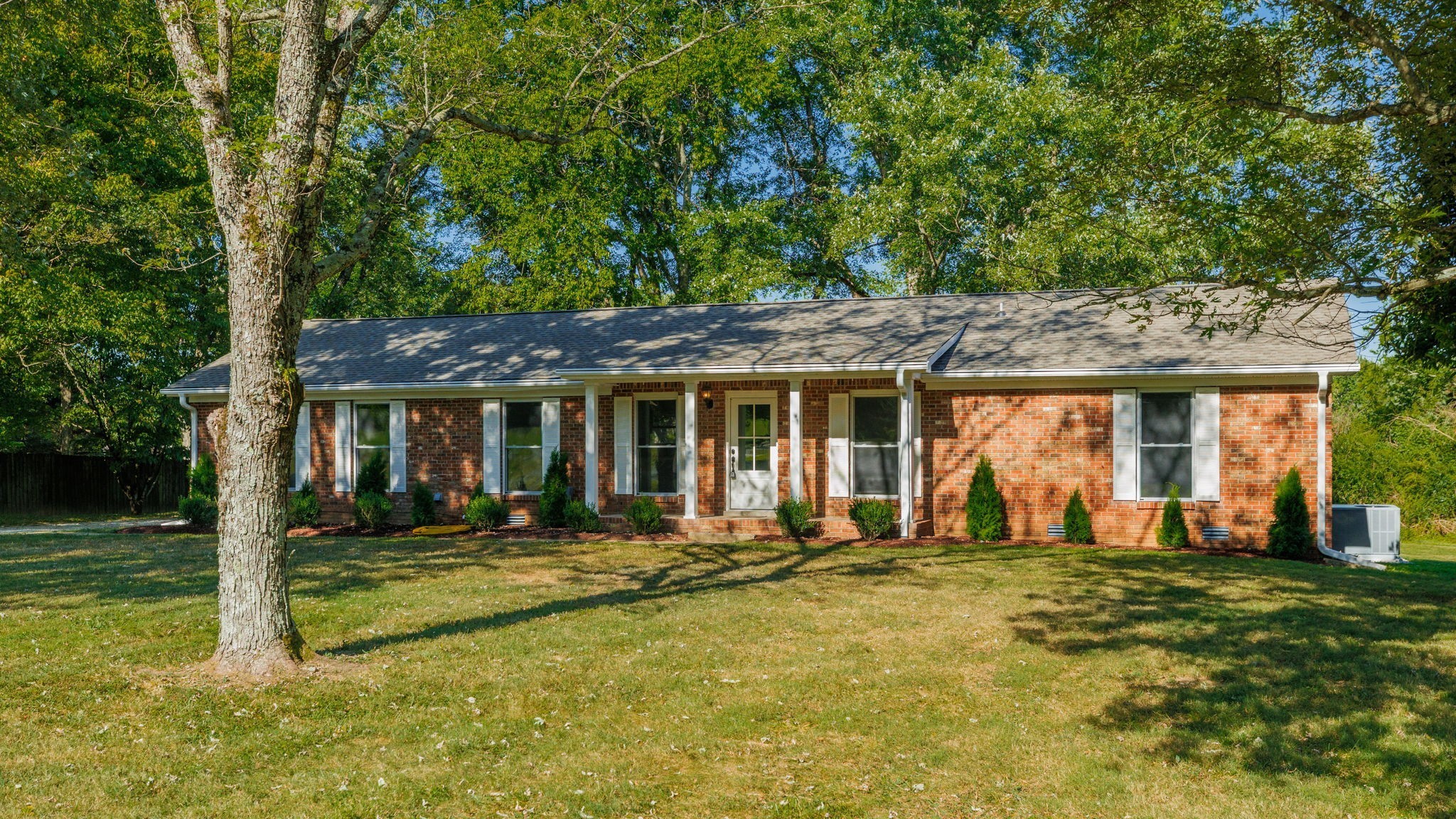 548 Hillside Lane Gallatin, TN 37066 - Photo 3 of 44