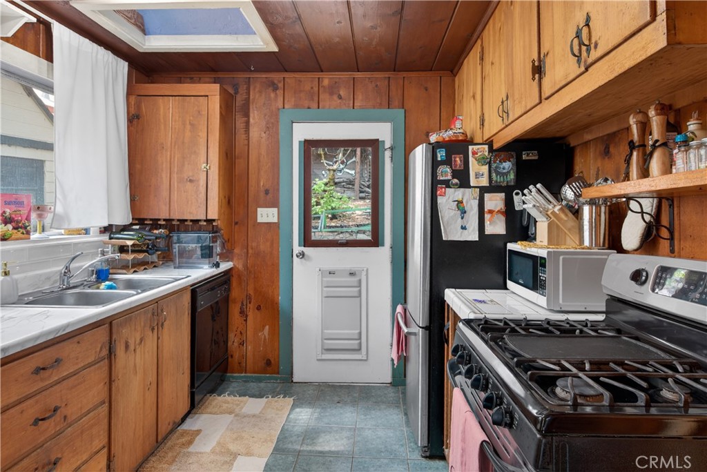 1190 Scenic Way Rimforest, CA 92378 - Photo 23 of 42 Gallery Image 23