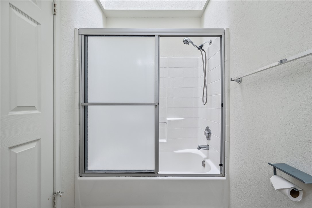 2524 South Ridge Avenue Bullhead City, AZ 86429 - Photo 40 of 64 Bathroom with a textured wall and enclosed tub / shower combo