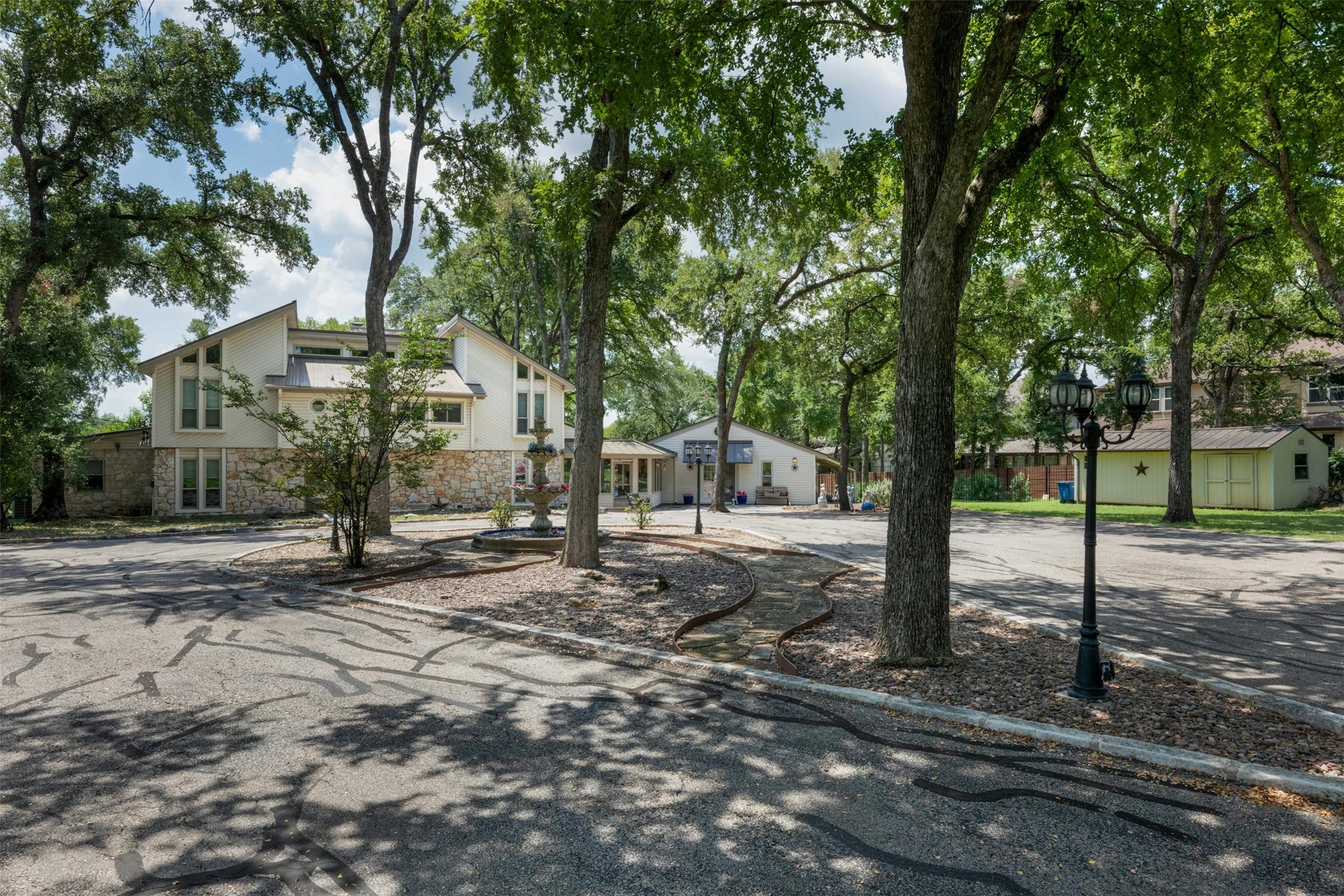 9911 Anderson Mill Road Austin, TX 78750 - Photo 21 of 29 Circular Driveway