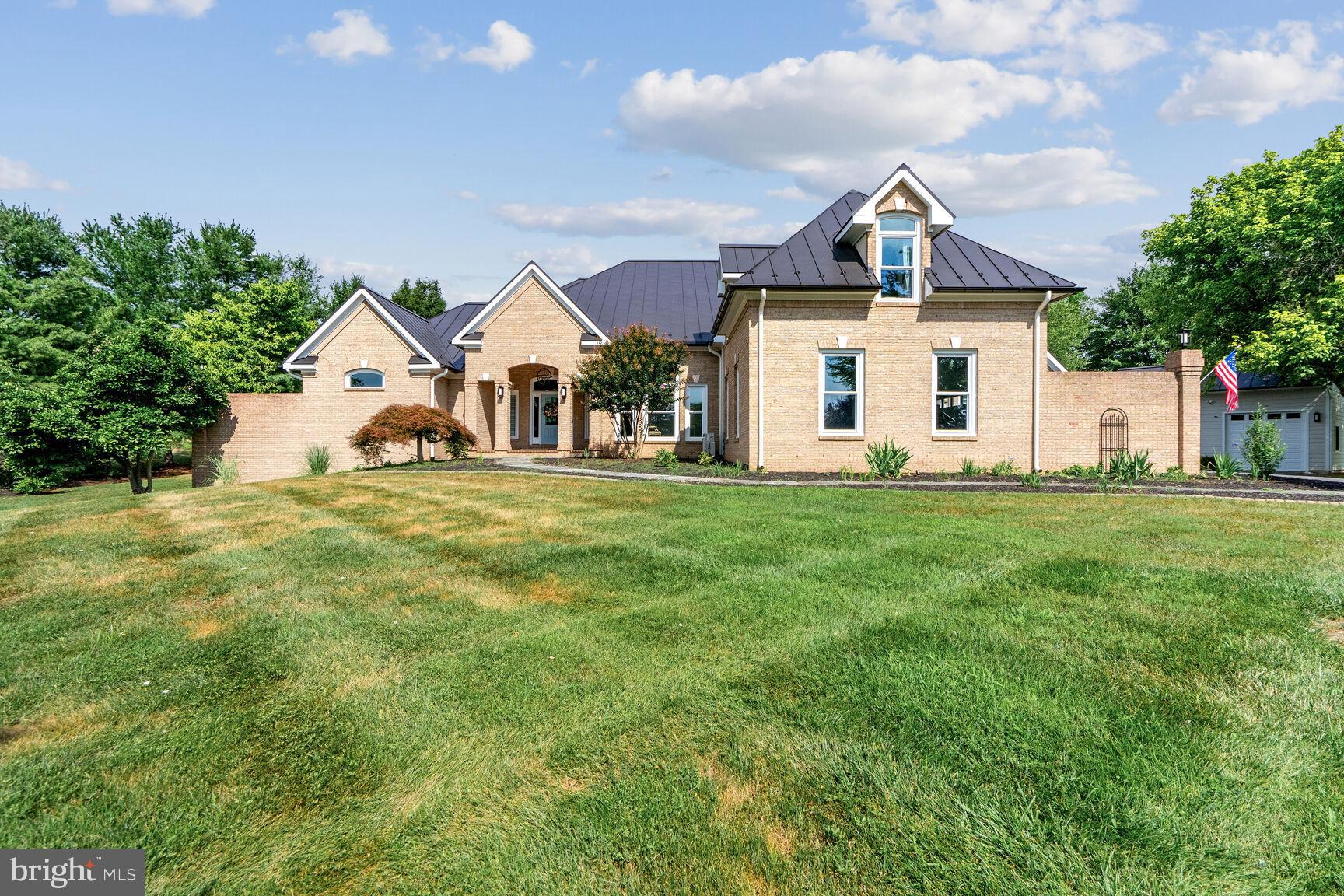 17811 Stoneleigh Drive Round Hill, VA 20141 - Photo 3 of 49