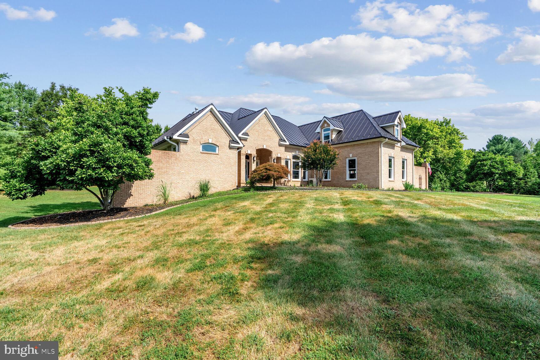 17811 Stoneleigh Drive Round Hill, VA 20141 - Photo 4 of 49