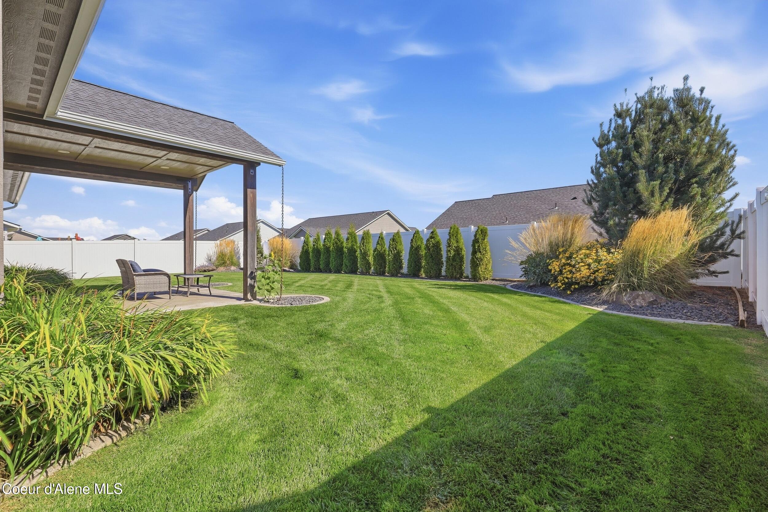 12090 Gipper Loop Rathdrum, ID 83858 - Photo 2 of 33 27_img_2005