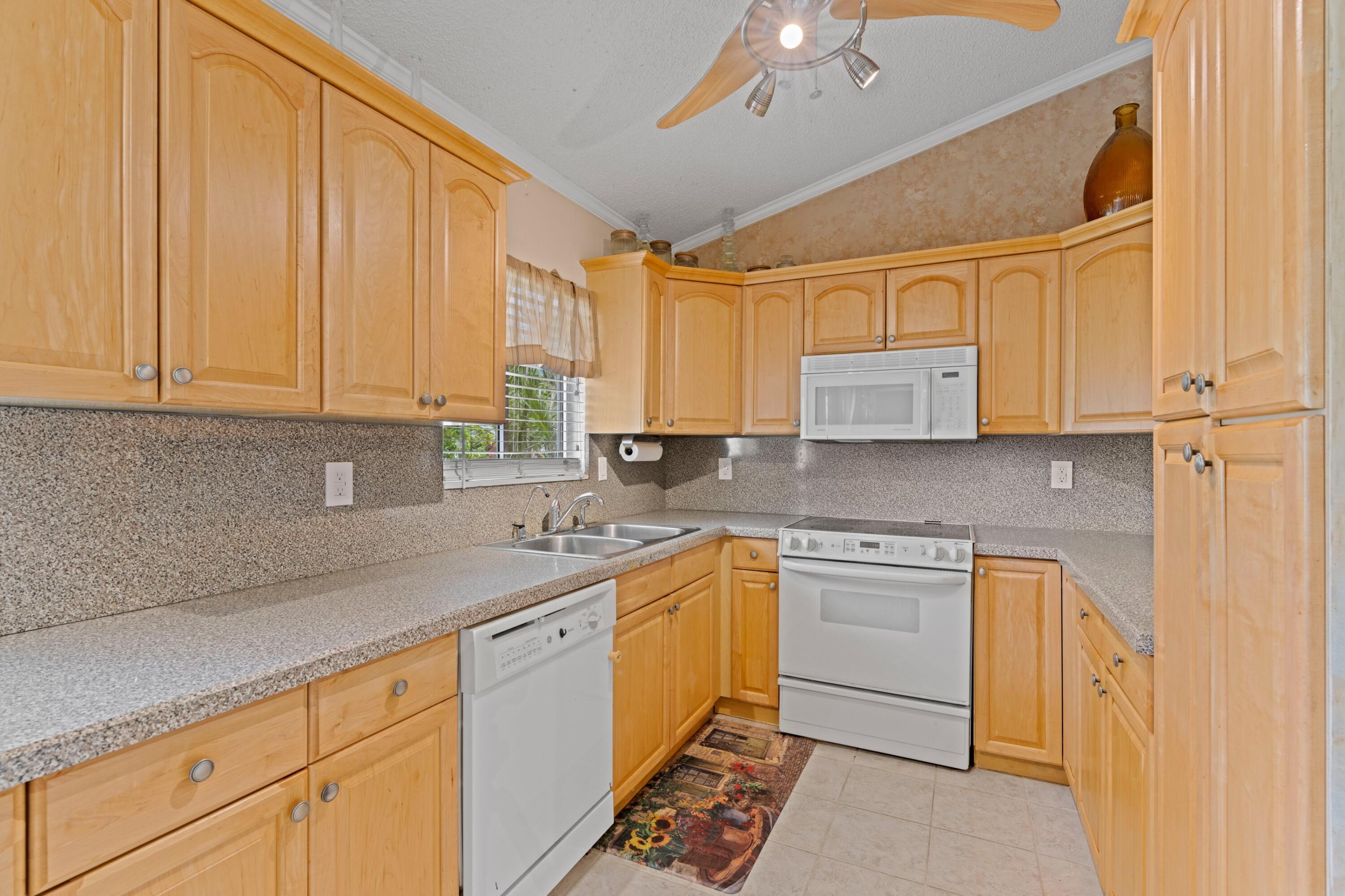 23444 Shetland Run Boca Raton, FL 33433 - Photo 8 of 39 Kitchen