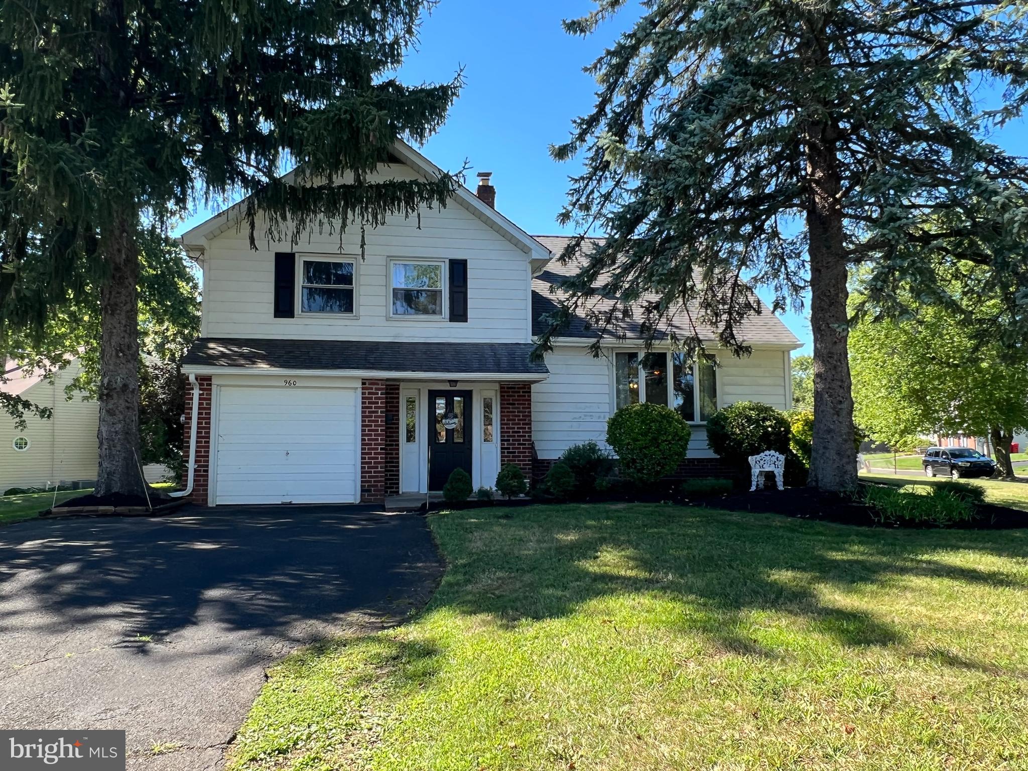 960 Mueller Road Warminster, PA 18974 - Photo 1 of 44 Exterior Front