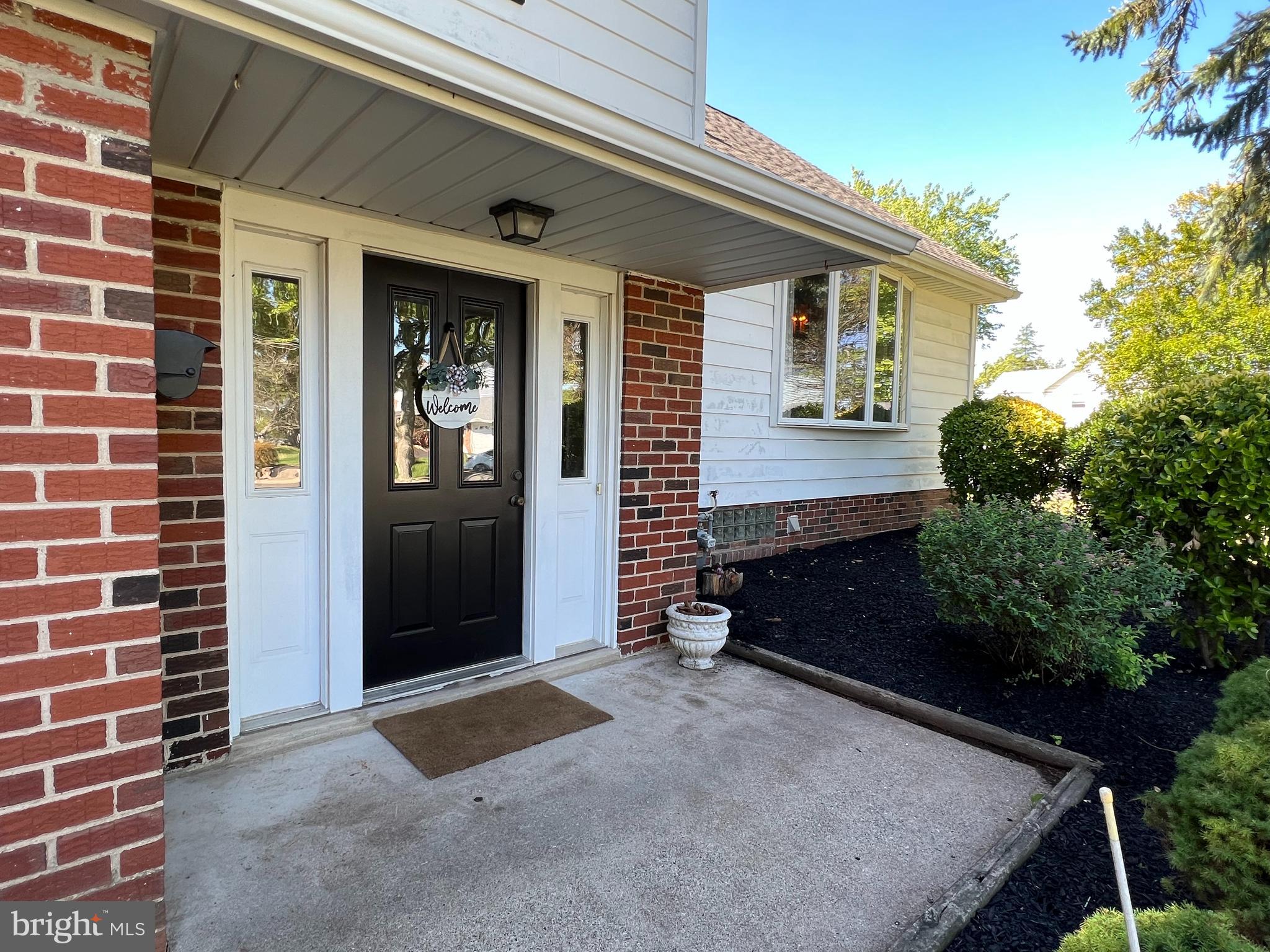 960 Mueller Road Warminster, PA 18974 - Photo 3 of 44 Front Porch