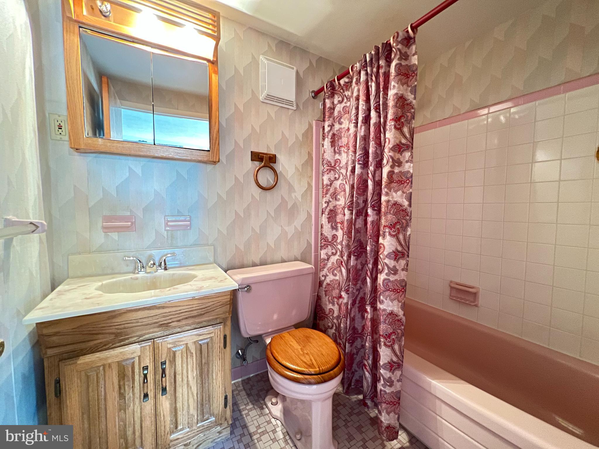 960 Mueller Road Warminster, PA 18974 - Photo 32 of 44 Master Bathroom