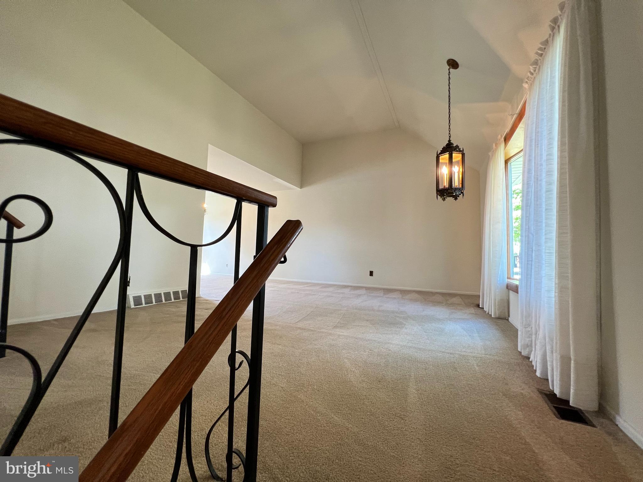 960 Mueller Road Warminster, PA 18974 - Photo 6 of 44 Living Room