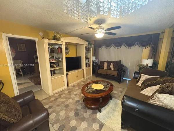 $1,900 | 4152 Inverrary Drive, Unit 303, Lauderhill, FL 33319