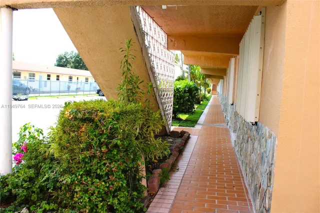 $189,999 | 1154 West 35th Street, Unit 221, Hialeah, FL 33012