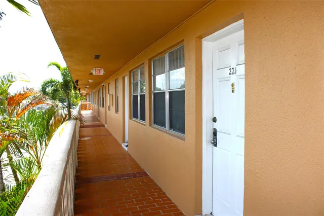 $189,999 | 1154 West 35th Street, Unit 221, Hialeah, FL 33012