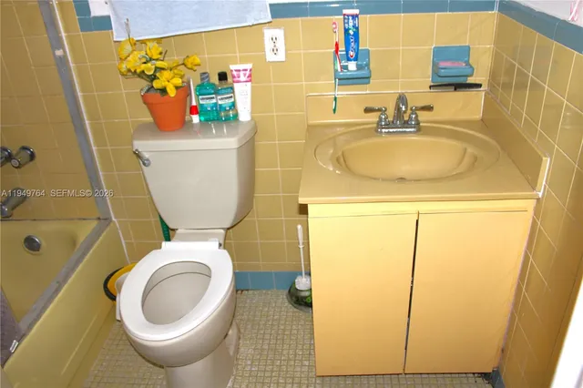 $189,999 | 1154 West 35th Street, Unit 221, Hialeah, FL 33012