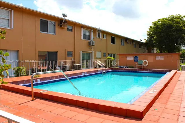$189,999 | 1154 West 35th Street, Unit 221, Hialeah, FL 33012