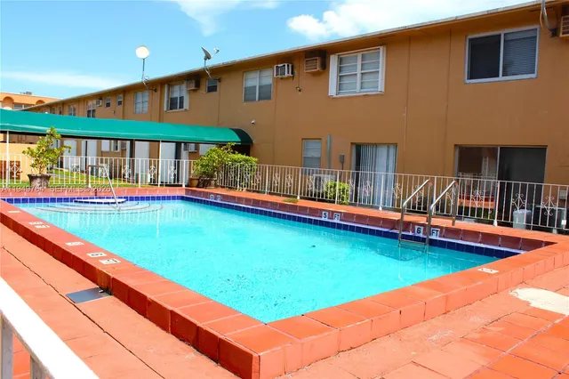 $189,999 | 1154 West 35th Street, Unit 221, Hialeah, FL 33012