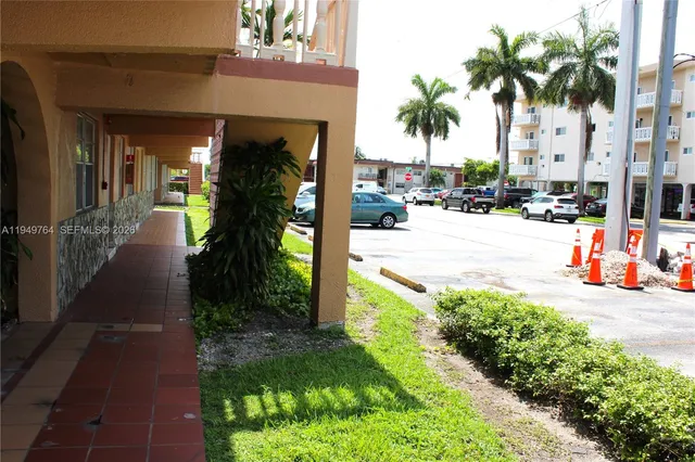 $189,999 | 1154 West 35th Street, Unit 221, Hialeah, FL 33012