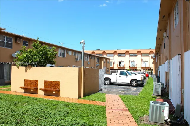 $189,999 | 1154 West 35th Street, Unit 221, Hialeah, FL 33012