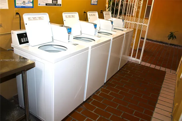 $189,999 | 1154 West 35th Street, Unit 221, Hialeah, FL 33012