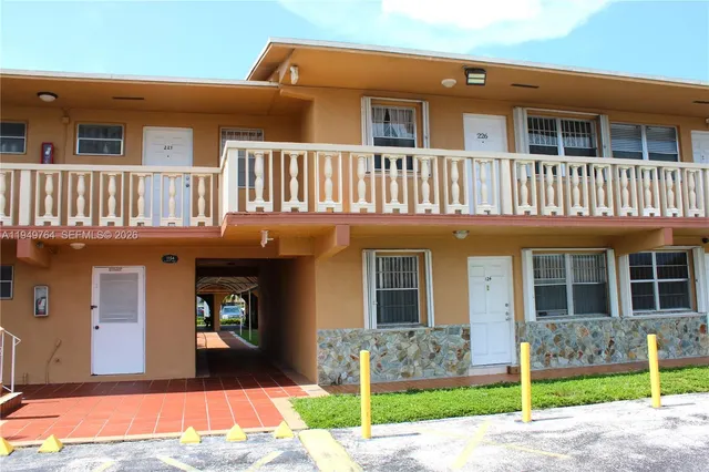 $189,999 | 1154 West 35th Street, Unit 221, Hialeah, FL 33012