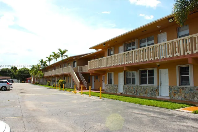 $189,999 | 1154 West 35th Street, Unit 221, Hialeah, FL 33012