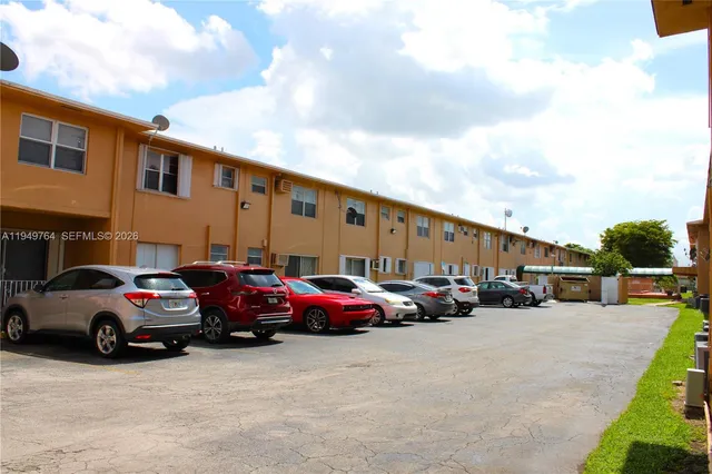 $189,999 | 1154 West 35th Street, Unit 221, Hialeah, FL 33012