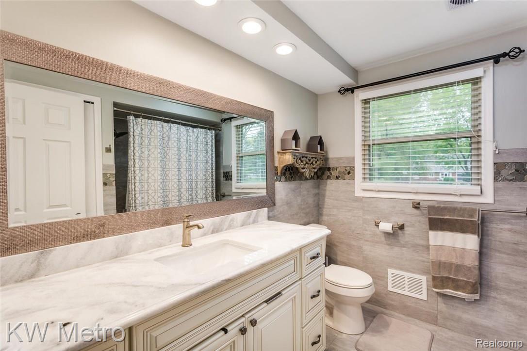 801 Bridgestone Drive Rochester, MI 48309 - Photo 27 of 29 Heated Bathroom Floors, what could be better.jpg
