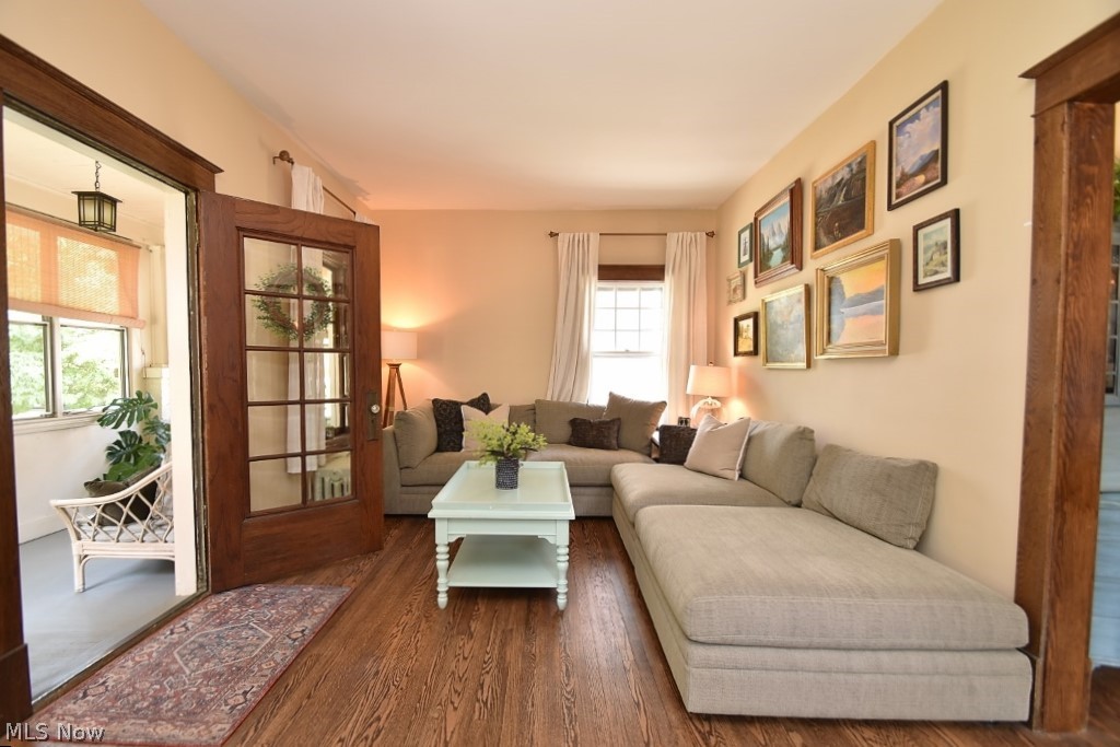 2533 Kingston Road Cleveland, OH 44118 - Photo 5 of 29 Living room has lots of light
