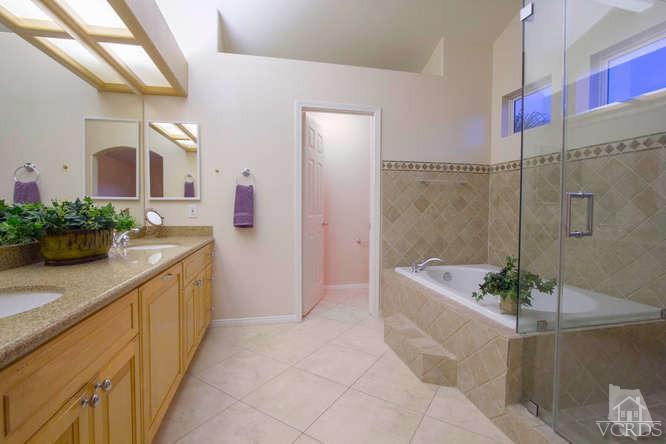 2480 Rutland Place Thousand Oaks, CA 91362 - Photo 12 of 23 a spacious bathroom with a tub sink and mirror