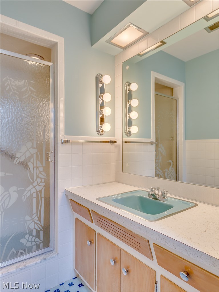 2006 Brookshire Road Akron, OH 44313 - Photo 22 of 35 short view of master bath w shower...