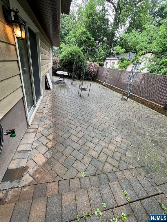 653 Maple Avenue, Unit 2A Ridgefield, NJ 07657 - Photo 4 of 9