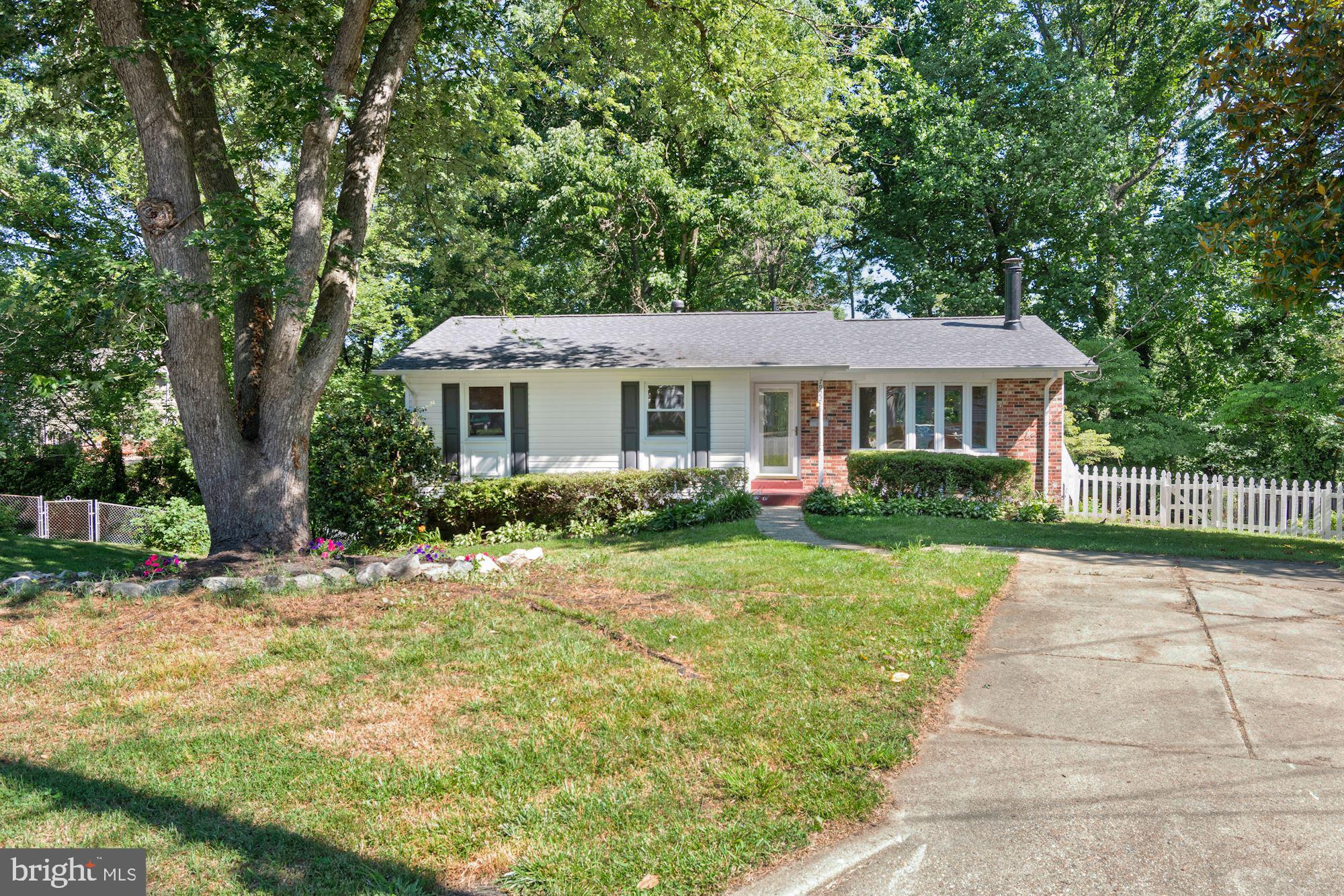 7922 East Rockglen Court Springfield, VA 22152 - Photo 2 of 38 Exterior Front