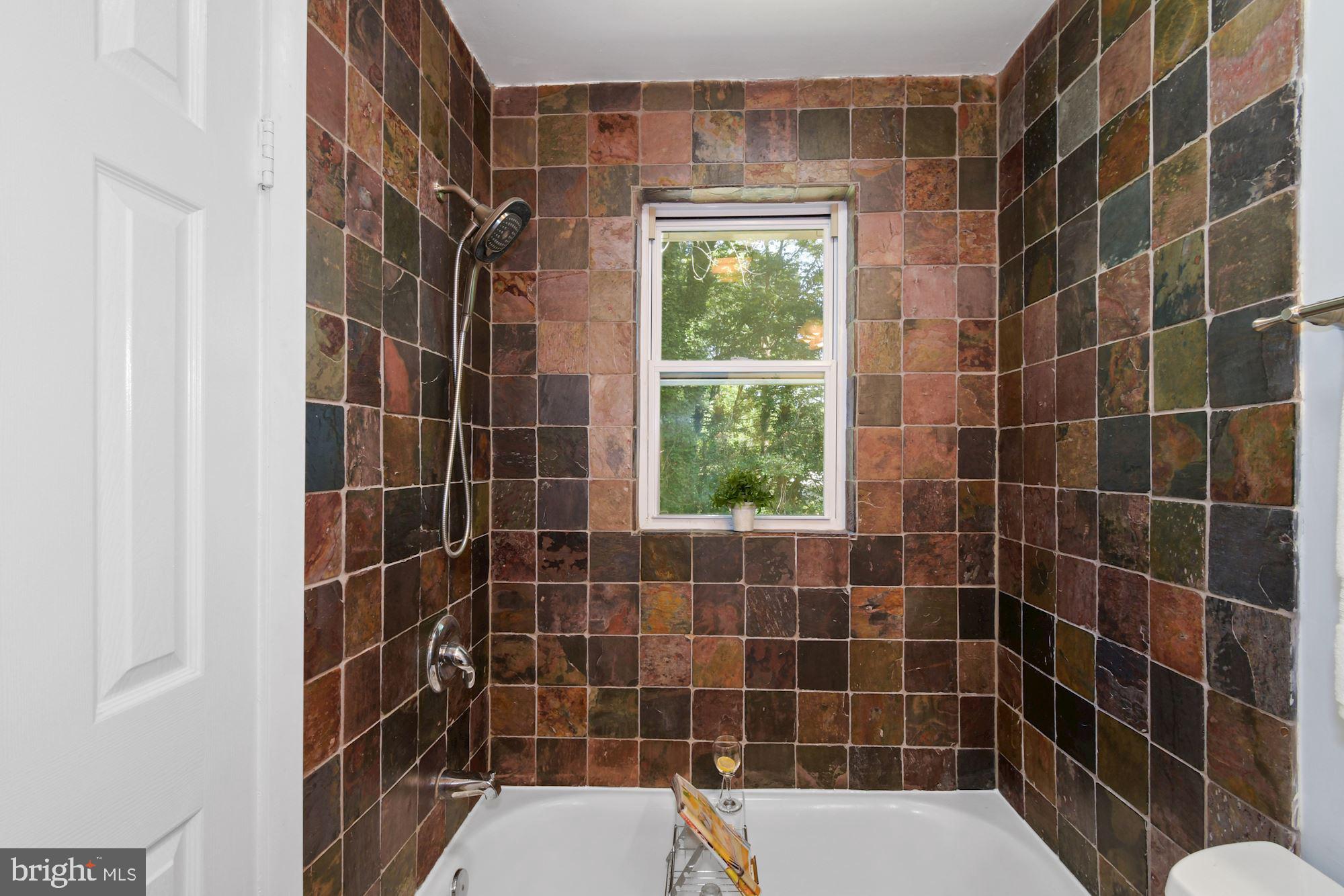 7922 East Rockglen Court Springfield, VA 22152 - Photo 13 of 38 Main Level Hall Bath