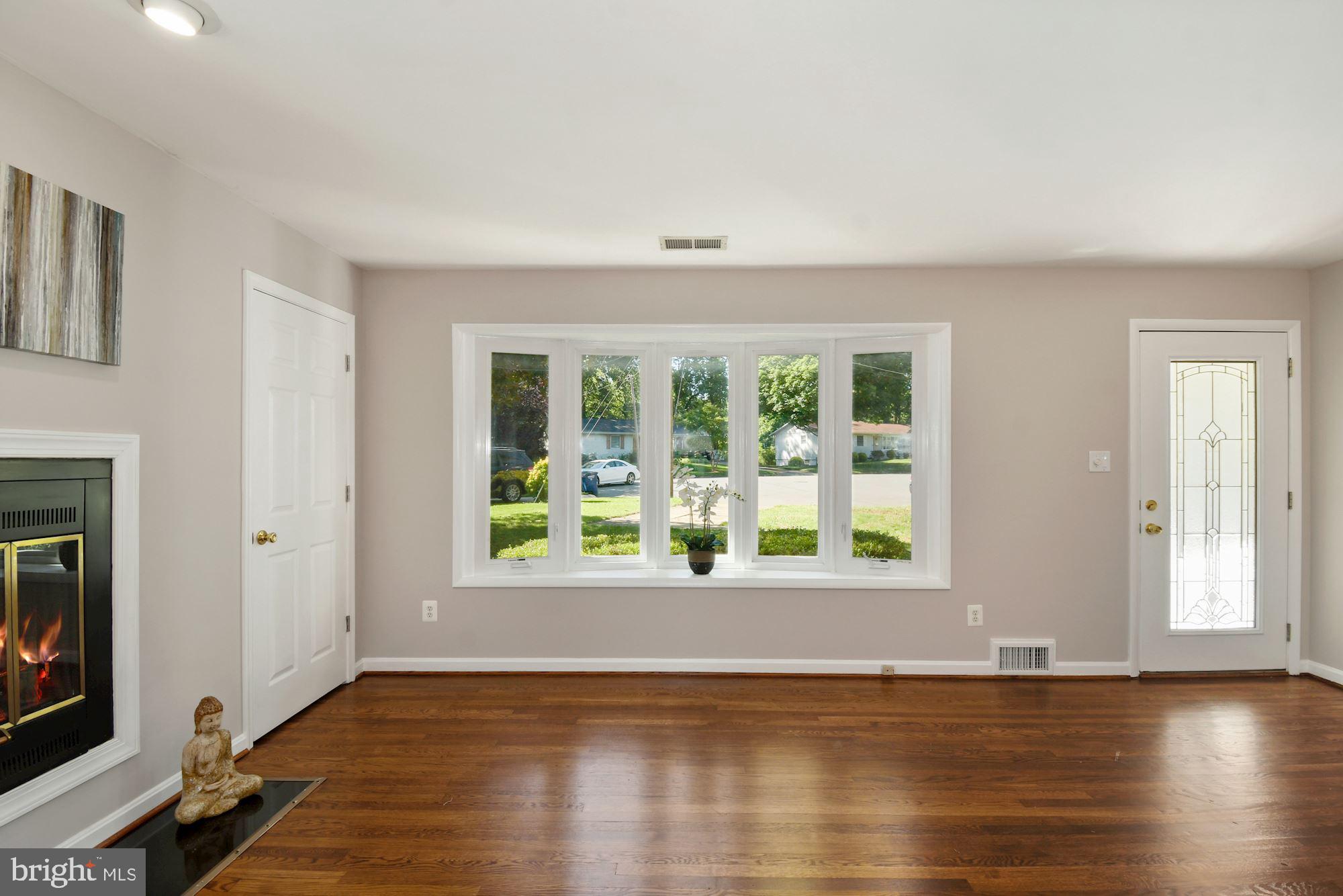7922 East Rockglen Court Springfield, VA 22152 - Photo 5 of 38 Living Room/Bay Window/Gas Fireplace