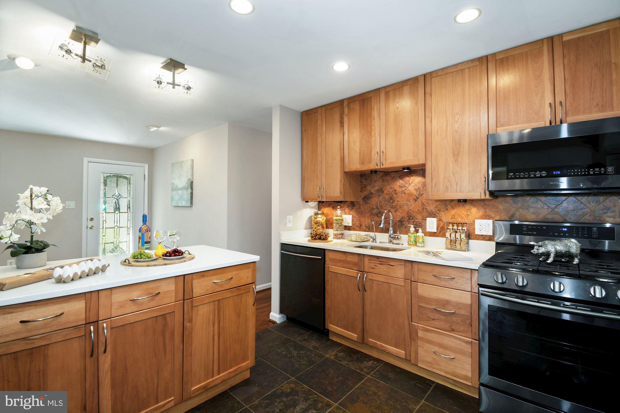 7922 East Rockglen Court Springfield, VA 22152 - Photo 8 of 38 Gourmet Kitchen/Black Stainless Steel Appliances