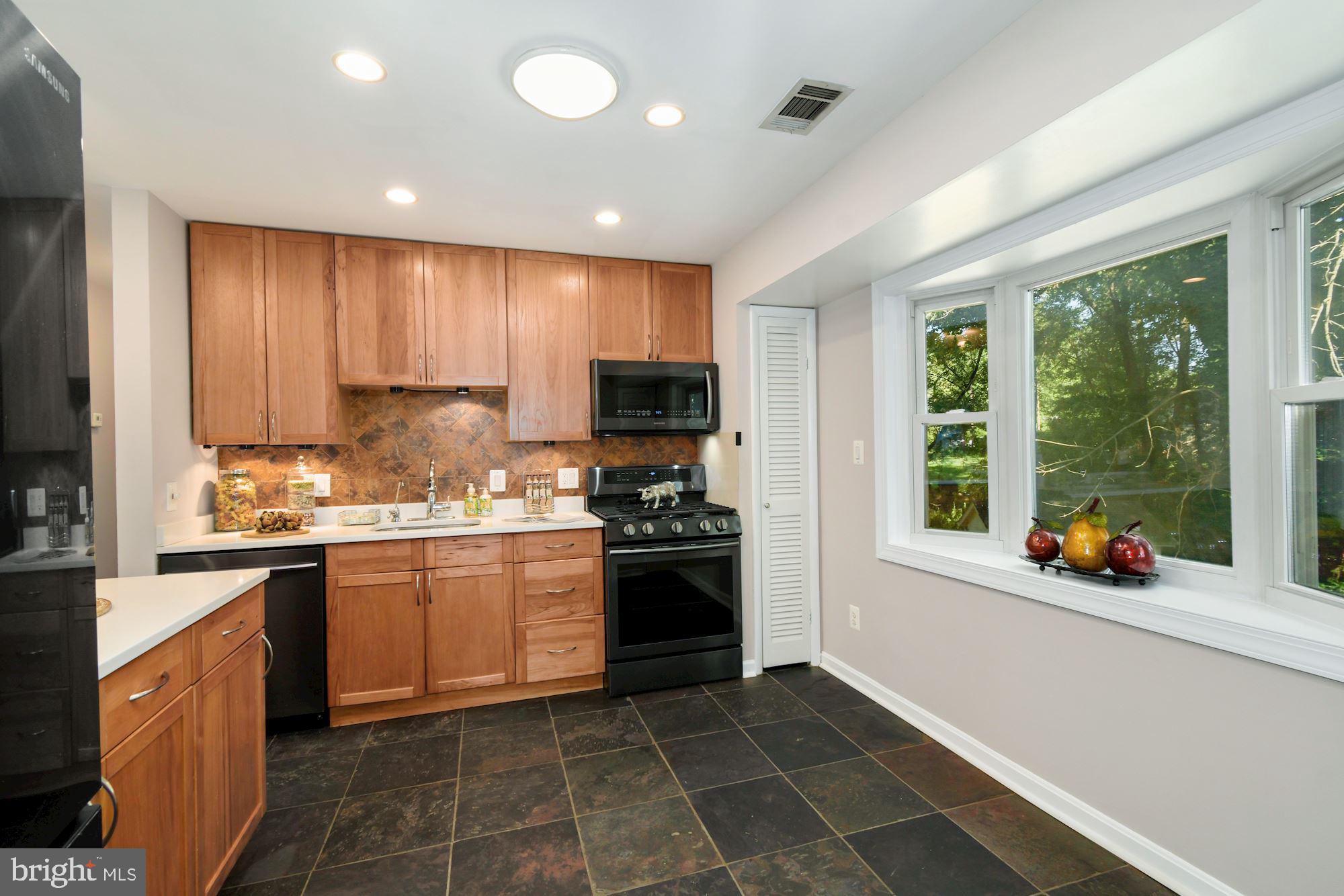 7922 East Rockglen Court Springfield, VA 22152 - Photo 10 of 38 Gourmet Kitchen/Black Stainless Steel Appliances