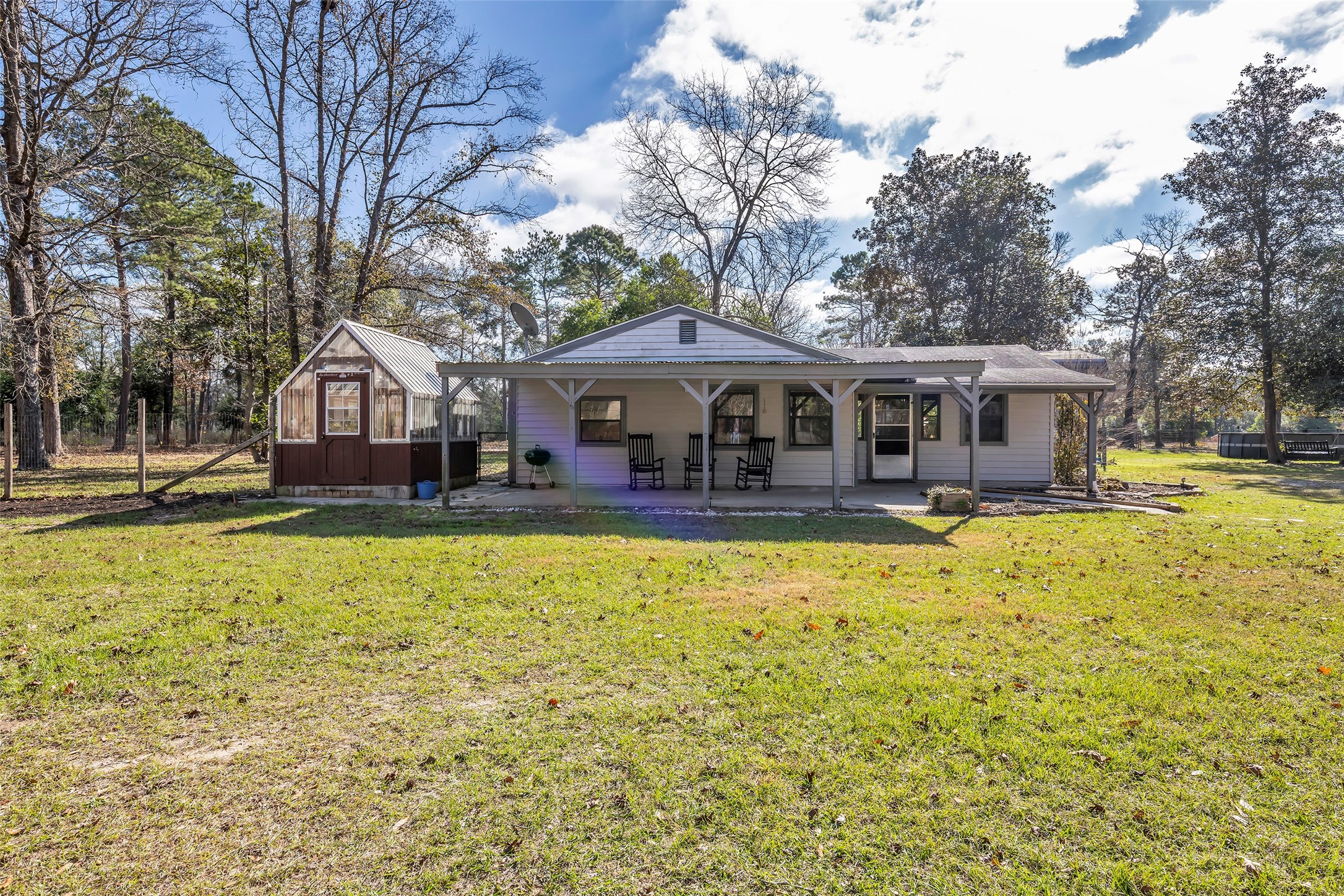 201 Magnolia Road Cleveland, TX 77328 - Photo 2 of 33