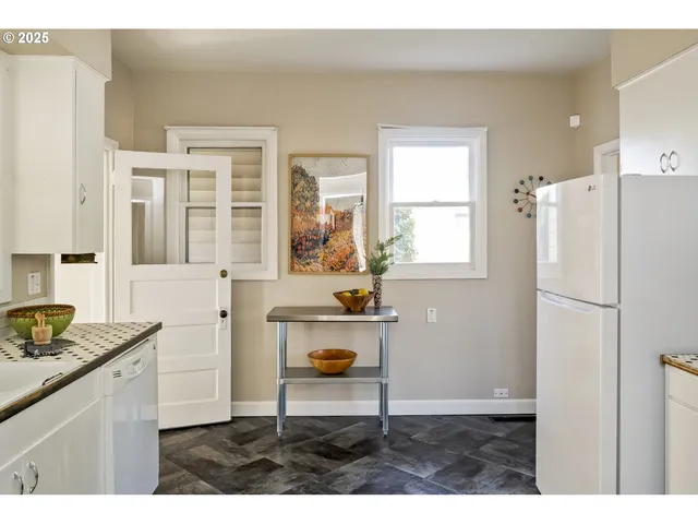 $470,000 | 10845 Southeast Myrtle Street, Milwaukie, OR 97222