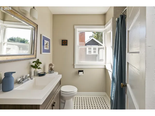 $470,000 | 10845 Southeast Myrtle Street, Milwaukie, OR 97222