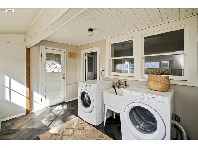 $470,000 | 10845 Southeast Myrtle Street, Milwaukie, OR 97222