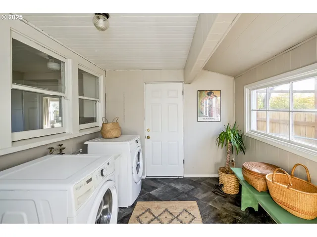 $470,000 | 10845 Southeast Myrtle Street, Milwaukie, OR 97222