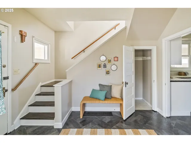 $470,000 | 10845 Southeast Myrtle Street, Milwaukie, OR 97222