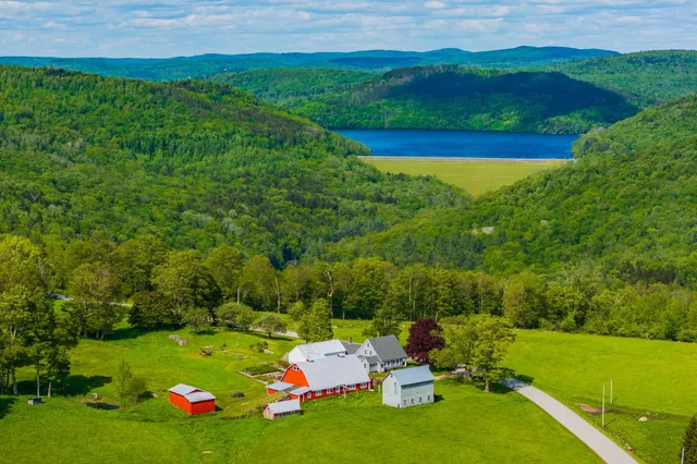 $1,200,000 | 395 King Hill Road, Readsboro, VT 05350